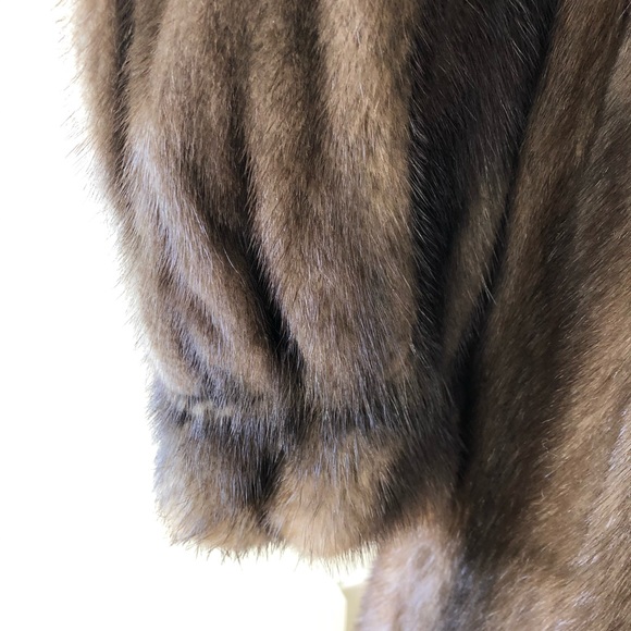 Majestic Genuine male Mink Coat size 12/14 (estimate) see measurements - Picture 10 of 11